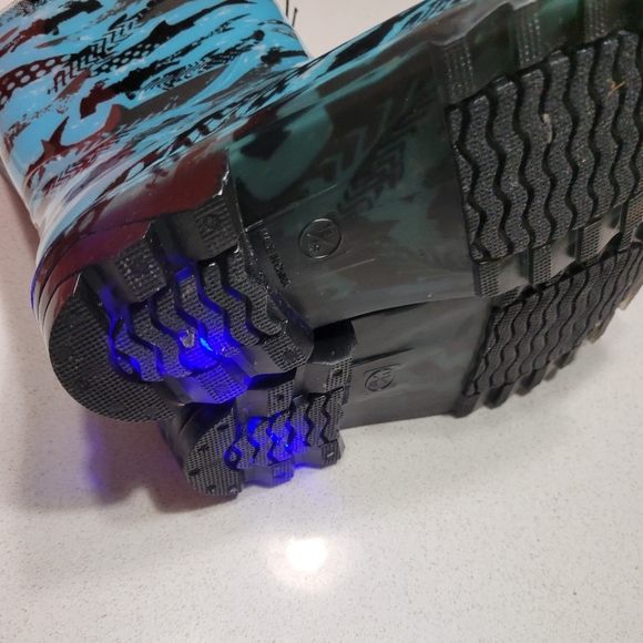 NEW Light Up Rain boots, Ocean SHARKS design, kid size 11 12 - Picture 2 of 9